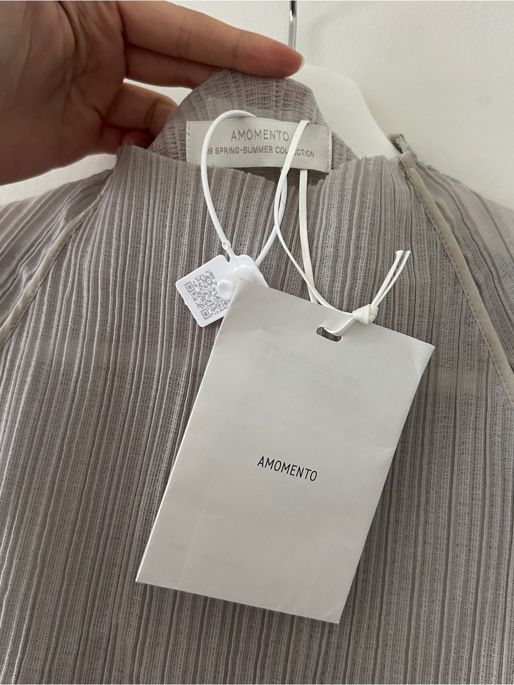 Amomento Pleats Raglan Top - Picture 4 of 5